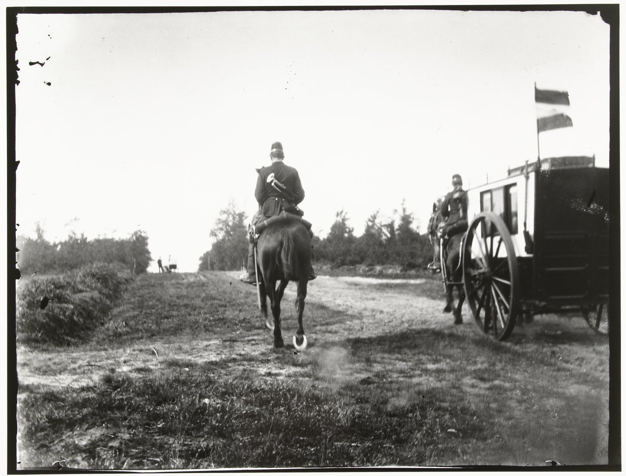 Keltaiset ratsastajat hevosen selässä lähellä Arnhemia tekijältä George Hendrik Breitner