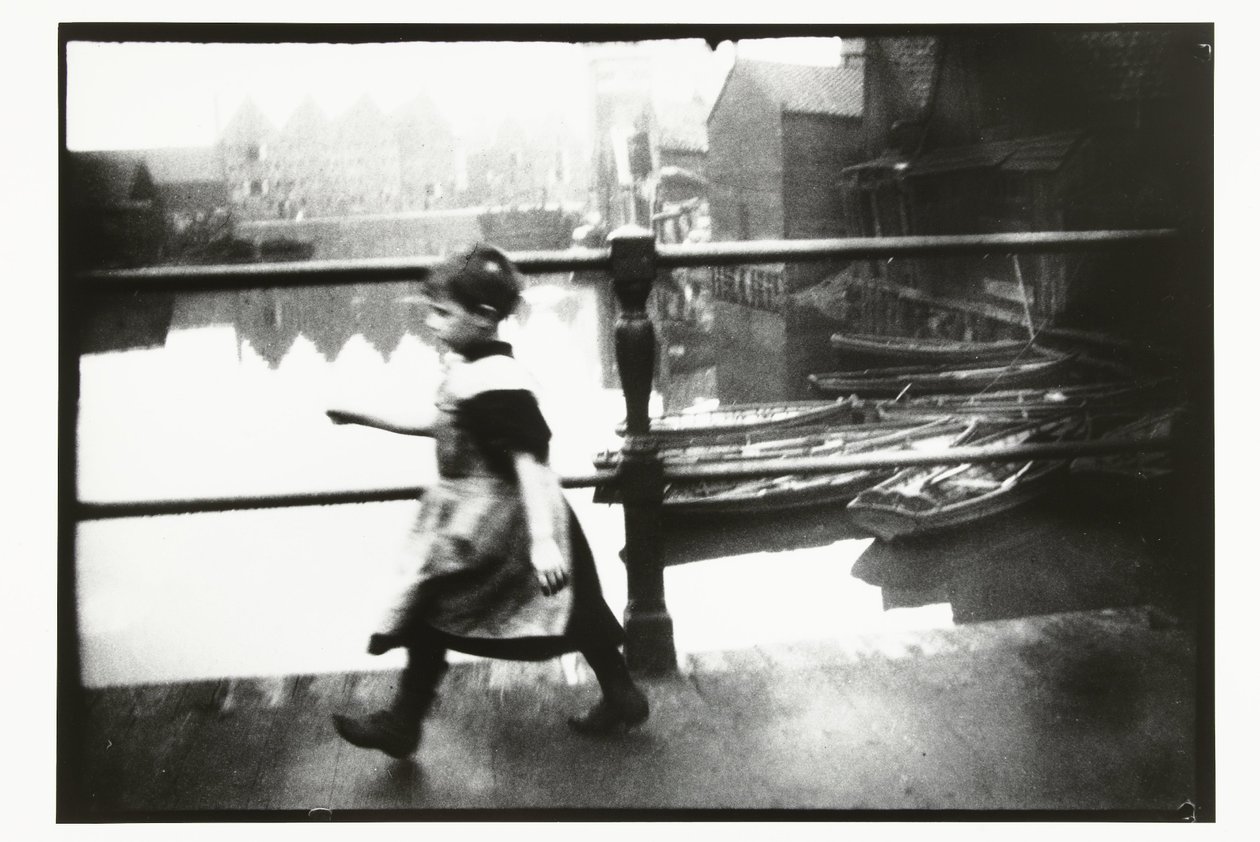 Tyttö Prinseneilandin sillalla Amsterdamissa tekijältä George Hendrik Breitner