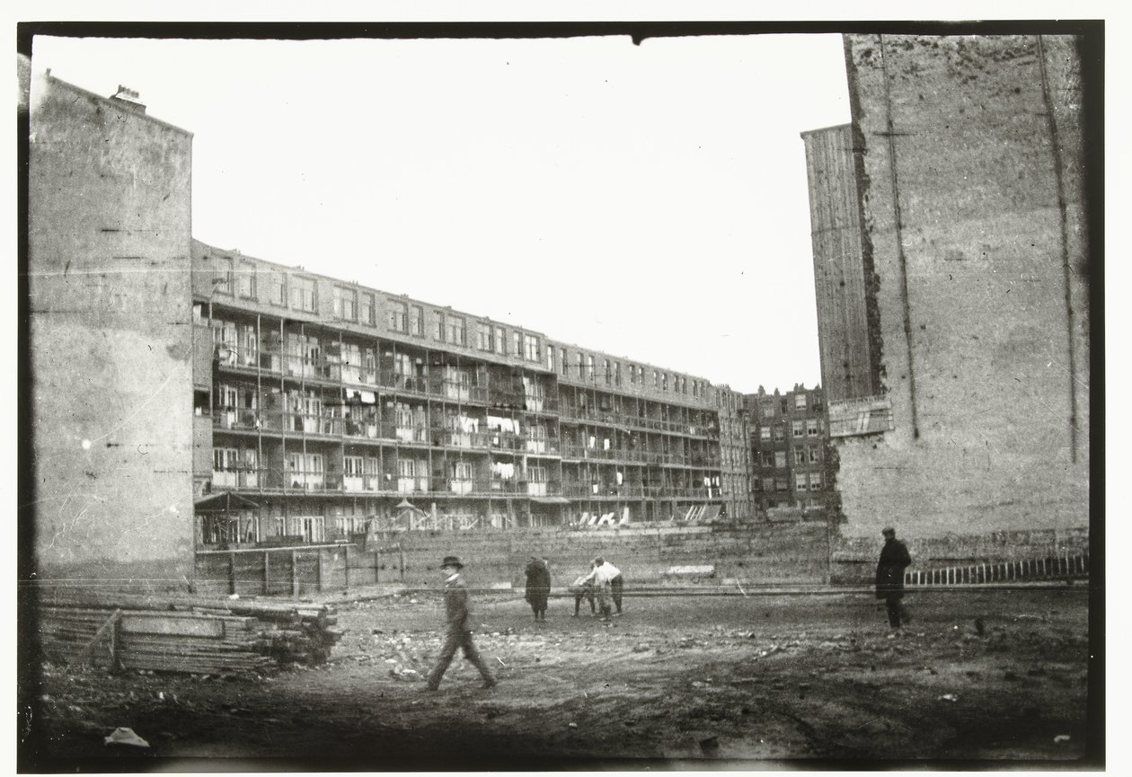 Uudisrakennus Overtoomissa Amsterdamissa tekijältä George Hendrik Breitner