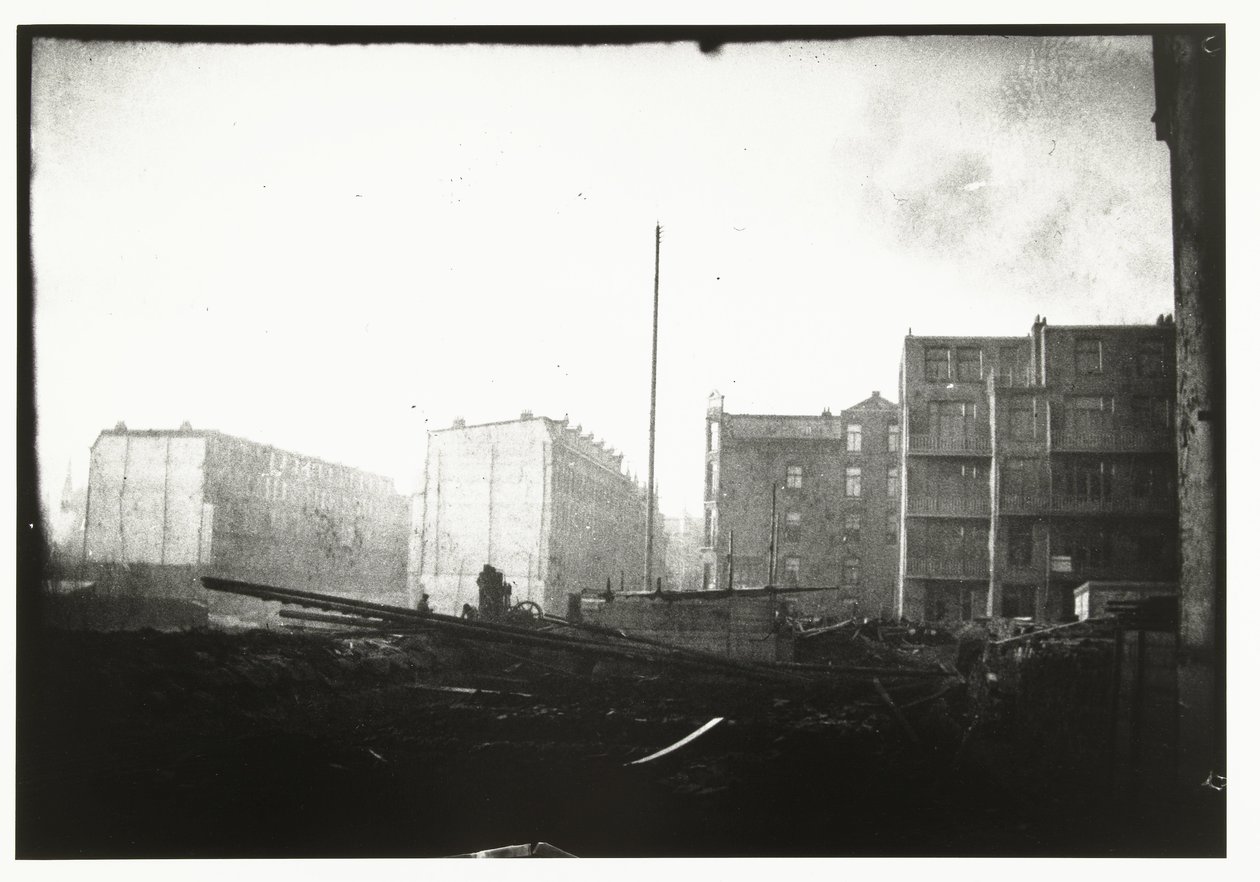 Uudisrakennus Jacob van Lennep -kanavan varrella Amsterdamissa tekijältä George Hendrik Breitner