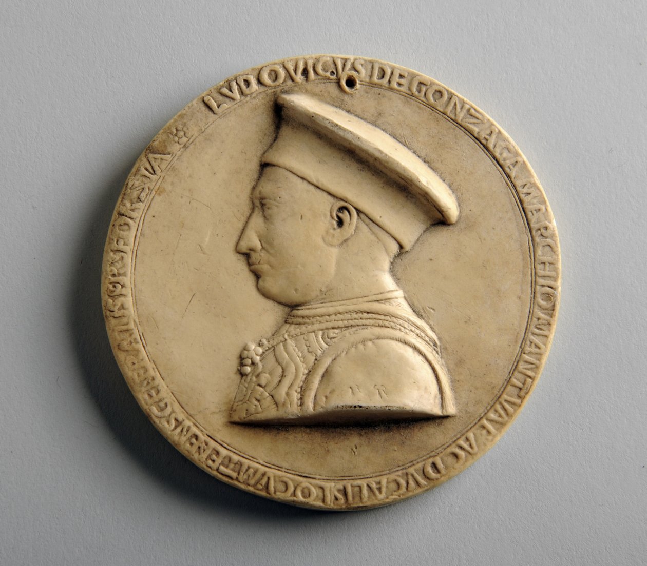 Kipsi medaljonki (kipsi) tekijältä George James Frampton