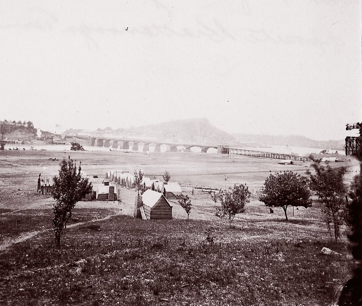 Bridge Builders Camp vastapäätä Chattanoogaa, n. 1864. tekijältä George N. Barnard