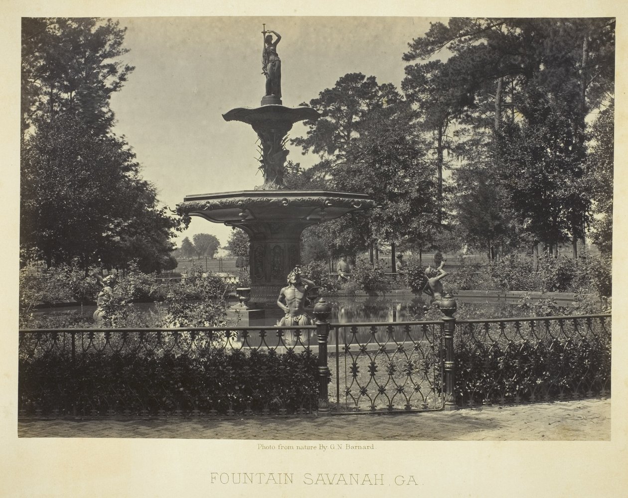 Fountain, Savannah, GA tekijältä George N. Barnard