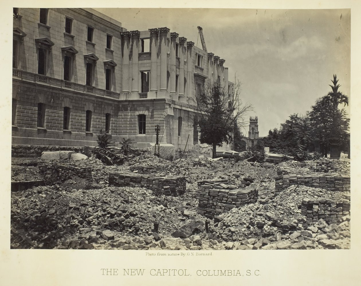 The New Capitol, Columbia, SC, 1865. tekijältä George N. Barnard