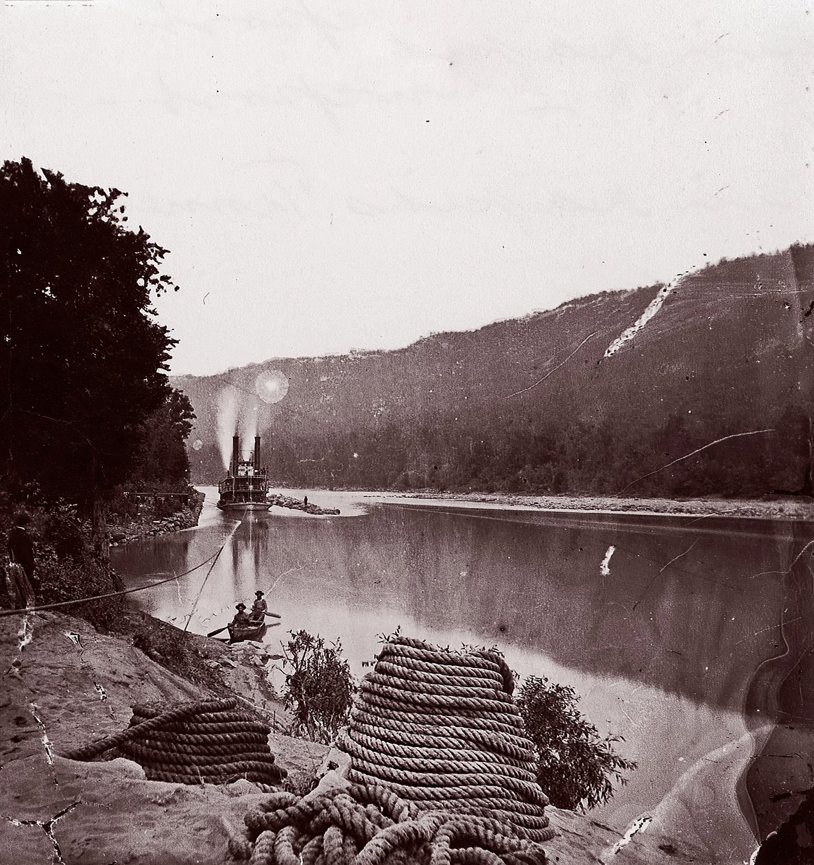Yhdysvaltain liikenne Rapidsissa, Tennessee RiverThe Suck - Tennessee River Chattanoogan alapuolella..., n. 1864. tekijältä George N. Barnard