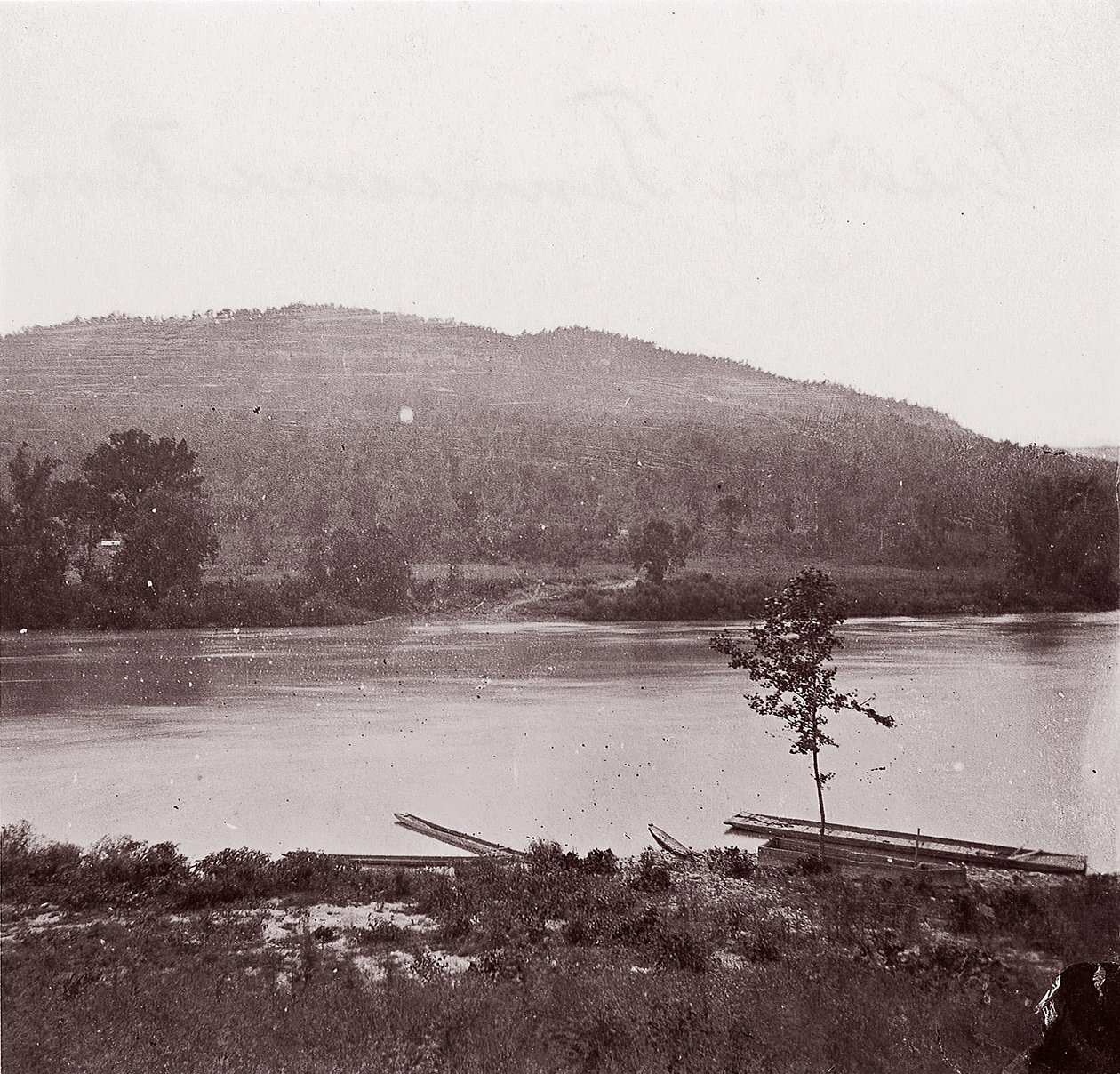 Näkymä Tennessee-joelle, n. 1864. tekijältä George N. Barnard