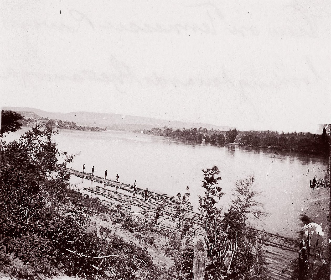 Näkymä Tennessee-joelle kohti Chattanoogaa, ca. 1864. tekijältä George N. Barnard