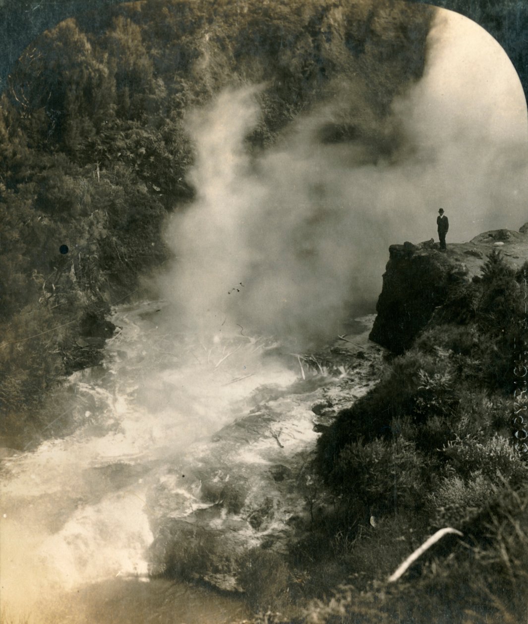 Champagne Cauldron, Wairakei, Uusi-Seelanti, 1909. tekijältä George Rose