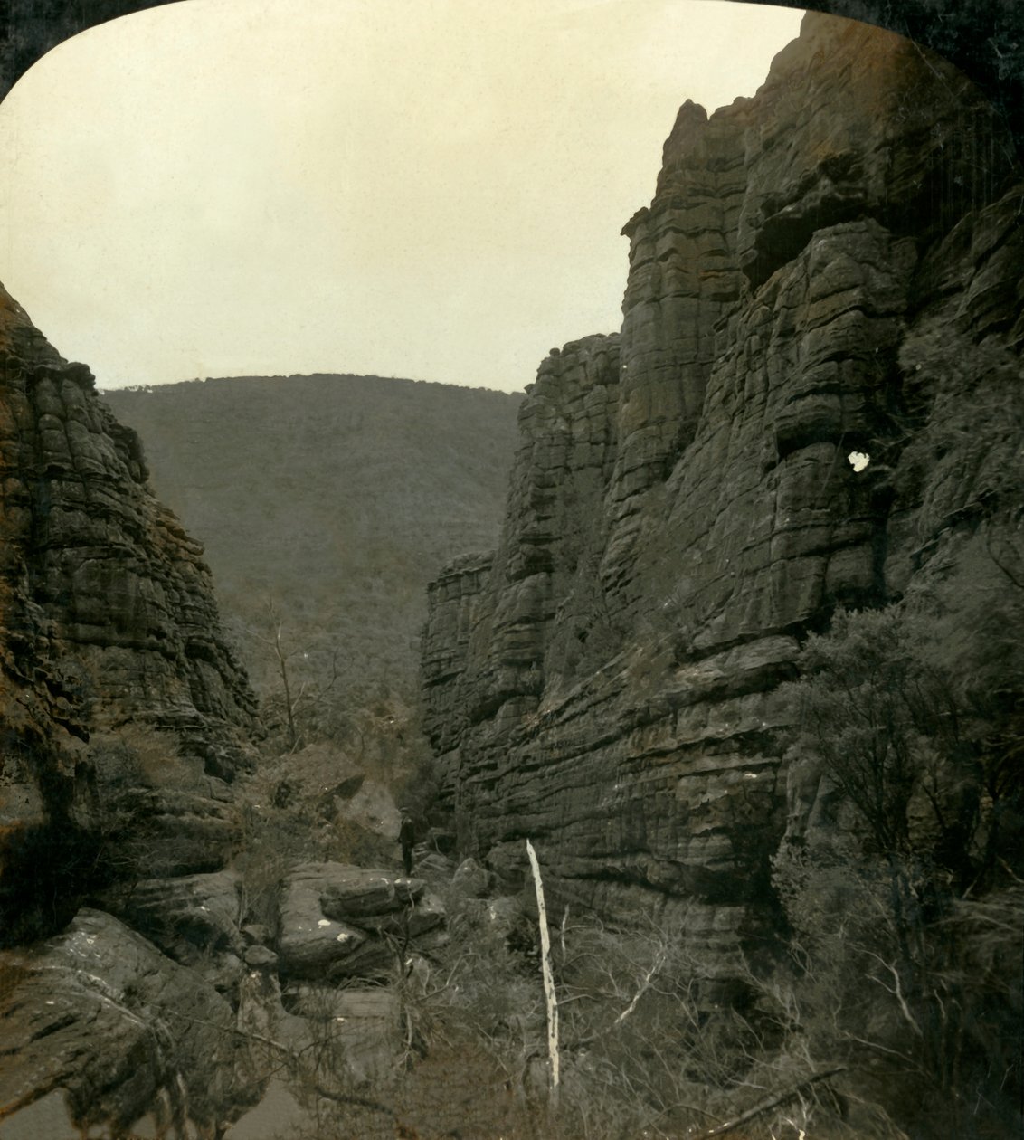 The Grand Canon [sic], Grampians, Victoria, Australia, 1908. tekijältä George Rose