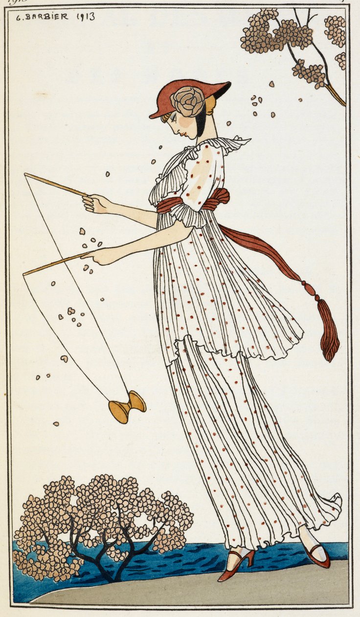 Nainen, jolla on painettu valkoinen pellavamekko, leikkii lelulla tekijältä Georges Barbier