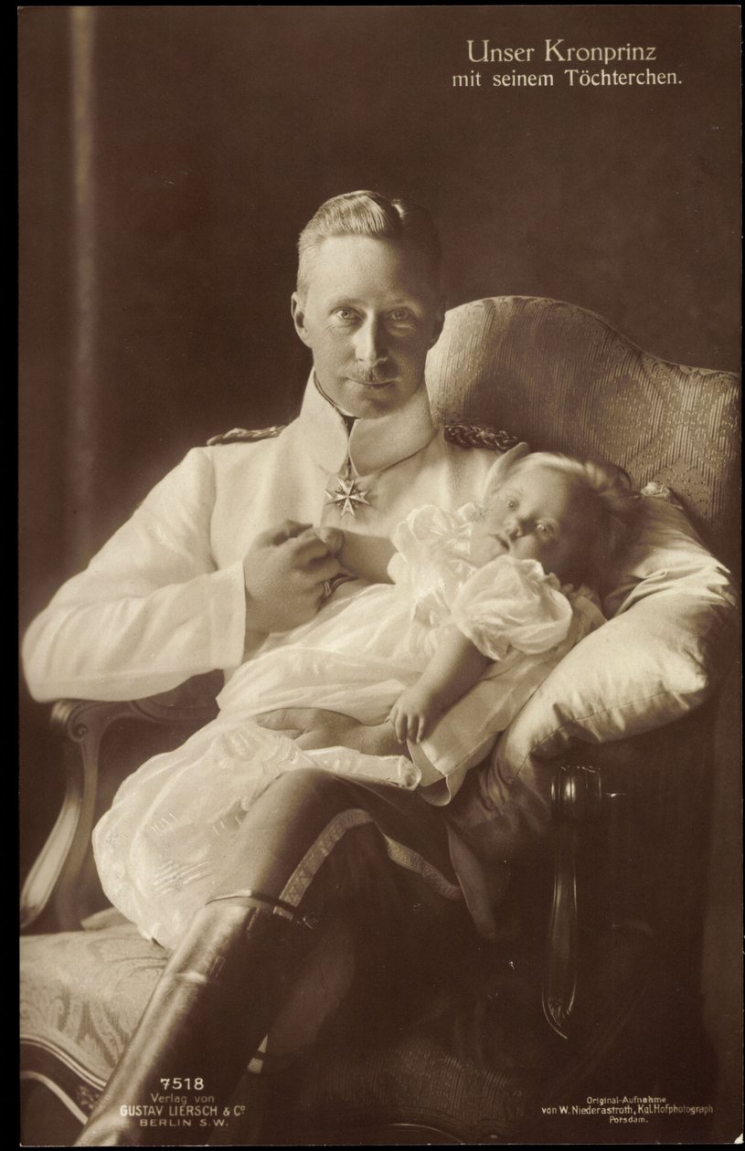 Kruununprinssi Friedrich Wilhelm tyttären kanssa, Liersch 7518 tekijältä German Photographer