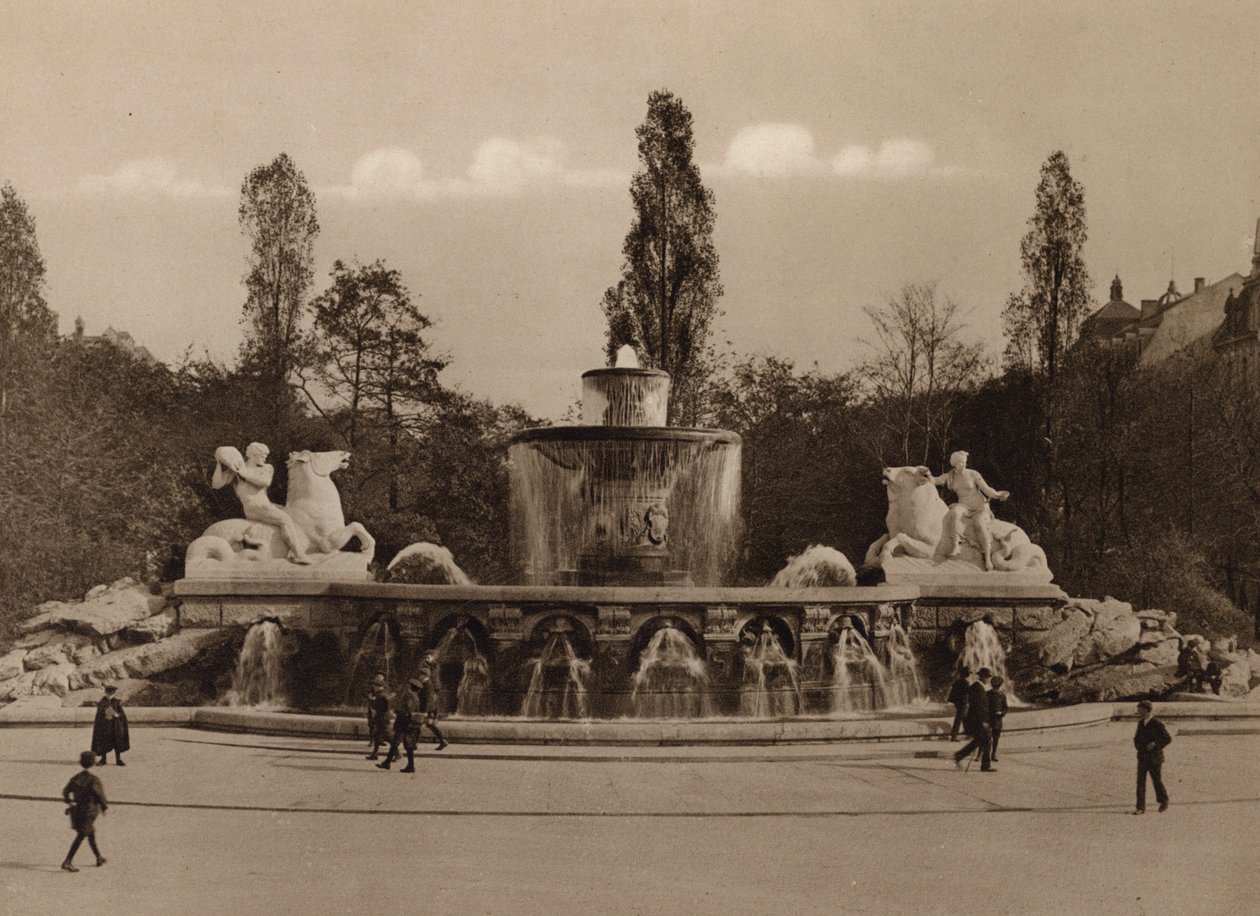 Munchen / München: Wittelsbacher Brunnen (s/w-kuva) tekijältä German Photographer