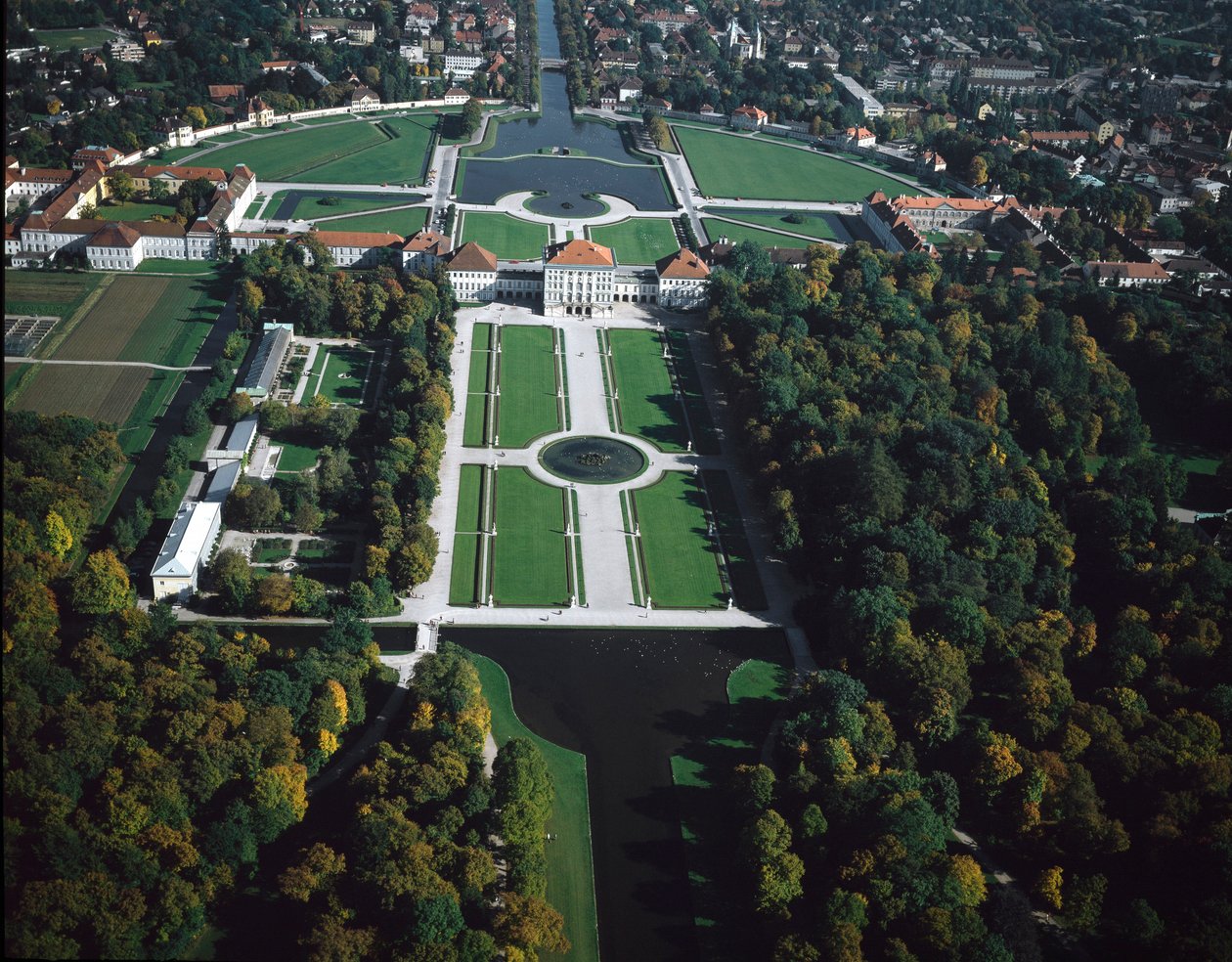 Barokkitide: Ilmakuva Nymphenburg Parkista 1600-luvun Münchenissä, Saksassa tekijältä German School