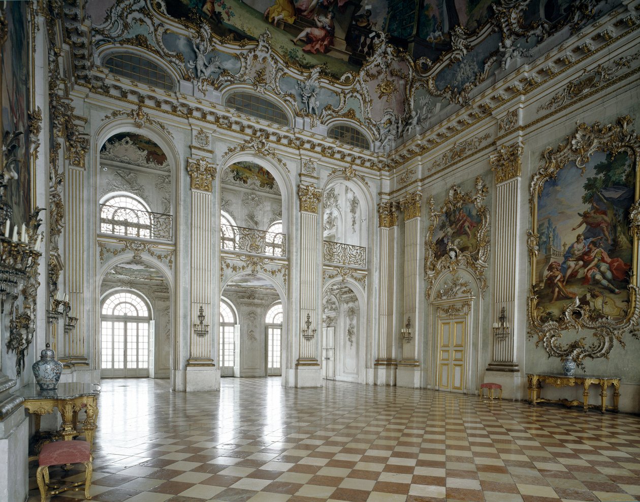 Barokkitide: Näkymä Suurelle Salonille. 1600-luvun palatsi Nymphenburg, München, Saksa tekijältä German School