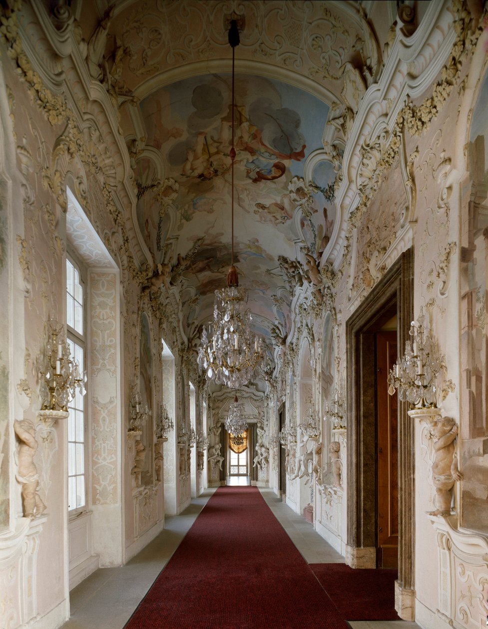 Barokkitide: näkymä Ludwigsburgin linnan peilihuoneesta (Ludwigsburg). 1704-1707 Saksa tekijältä German School
