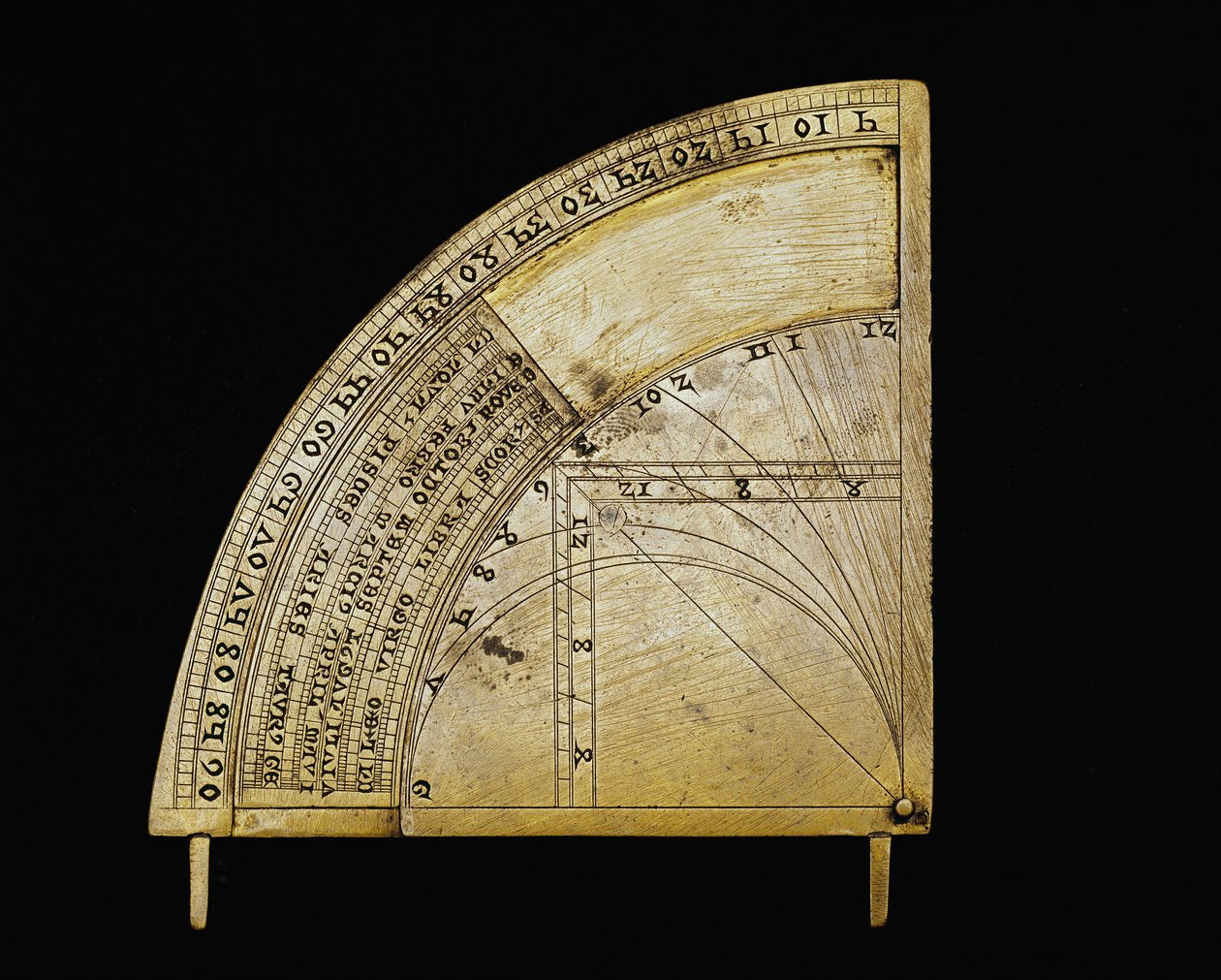 Messinkinen kellotaulu liukusäätimellä valmistettu Saksassa. Säteen koko 12,2 cm. 1300-luvun Firenze, tiedehistorian instituutti ja museo tekijältä German School
