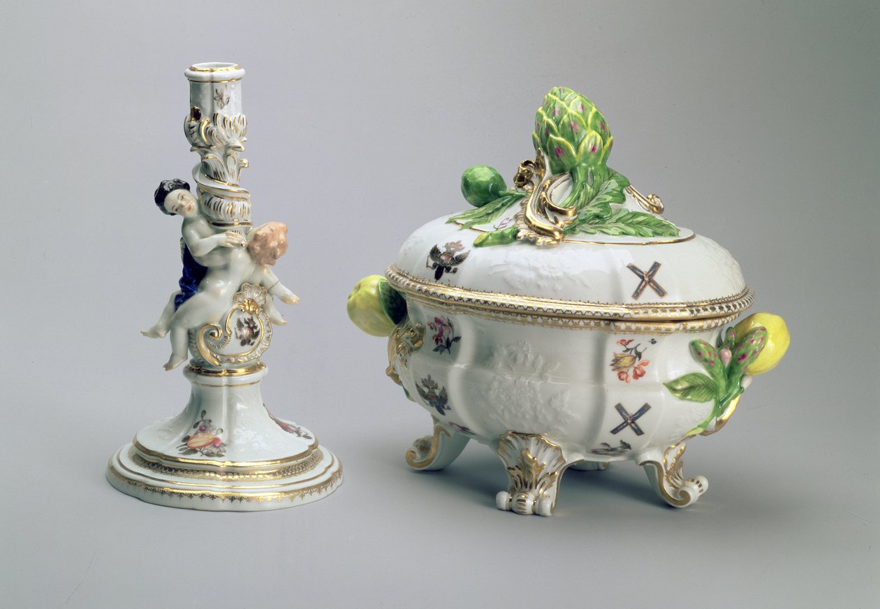 Kynttilänjalka ja katettu kulho St. Andrew Servicestä, Meissen, 1744-5 (posliini) tekijältä German School