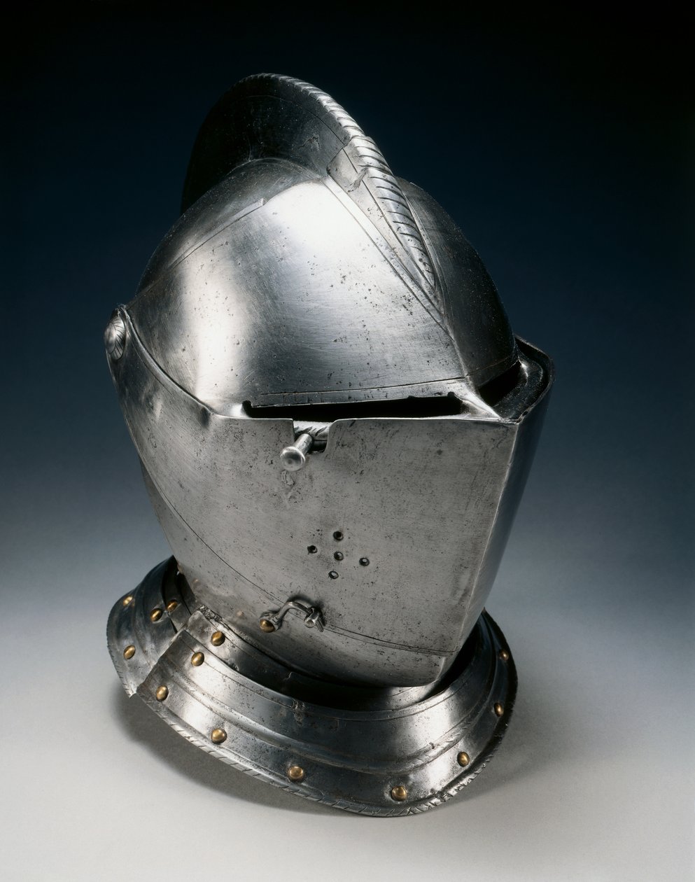 Tiivis kypärä kentälle, n. 1550-70 (teräs, rauta, nahka & messinki) tekijältä German School