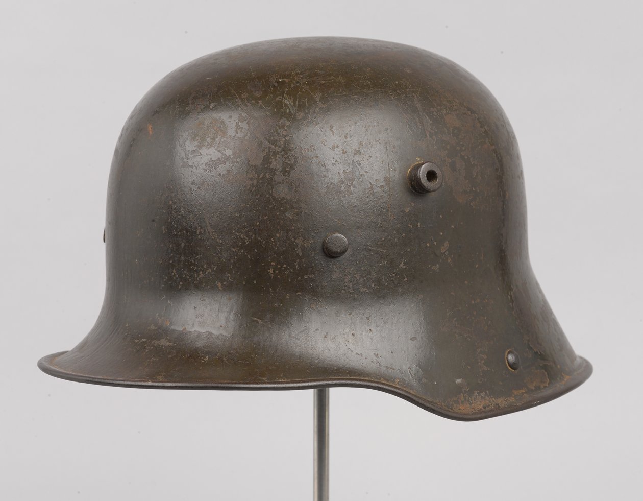 Saksalainen teräskypärä tai Stahlhelm, n. 1916 (kypärä) tekijältä German School