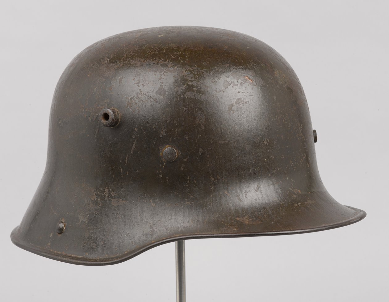 Saksalainen teräskypärä tai Stahlhelm, n. 1916 (kypärä) tekijältä German School