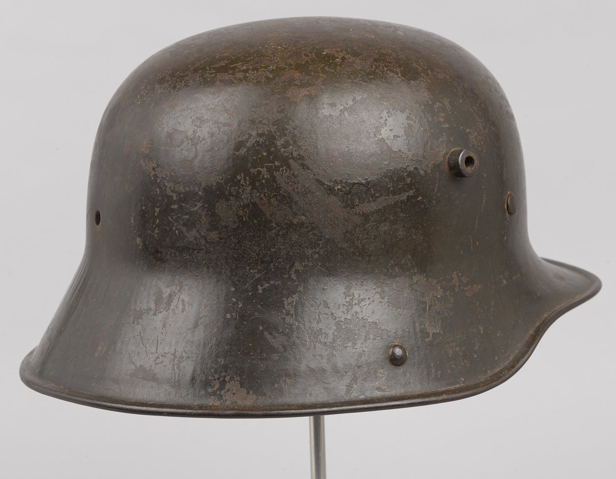 Saksalainen teräskypärä tai "Stahlhelm", n. 1916 (kypärä) tekijältä German School