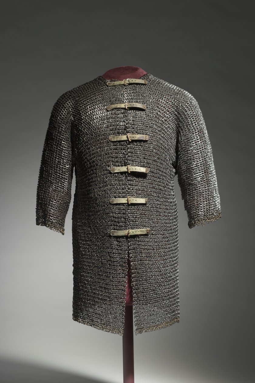 Hauberk, n. 1400-1450 (teräs- ja messinkirenkaat, niitattu moderneilla soljeilla ja hihnoilla) tekijältä German School