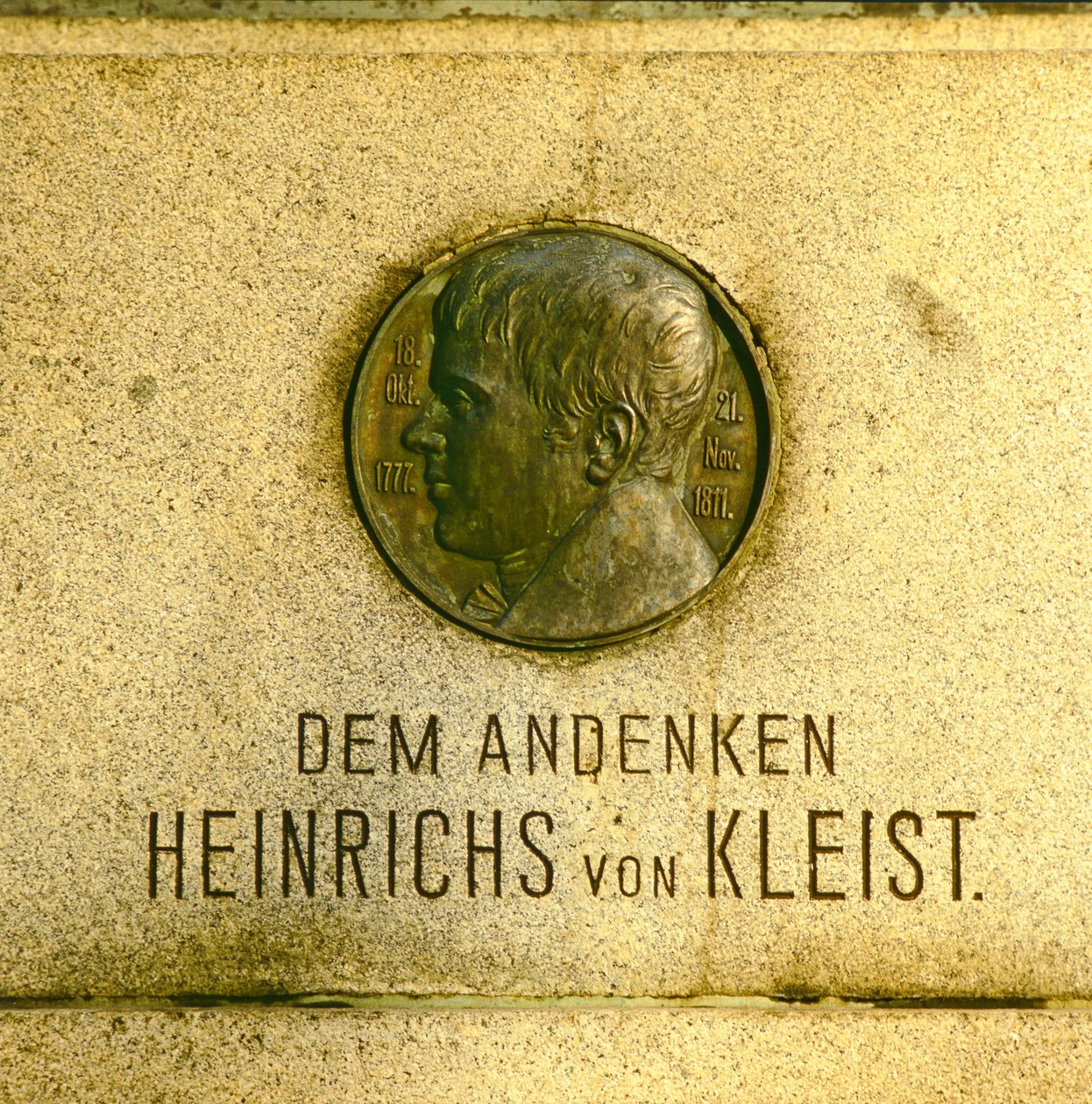 Medaljonki Heinrich von Kleistin (1771-1811) muistomerkistä (pronssi) tekijältä German School