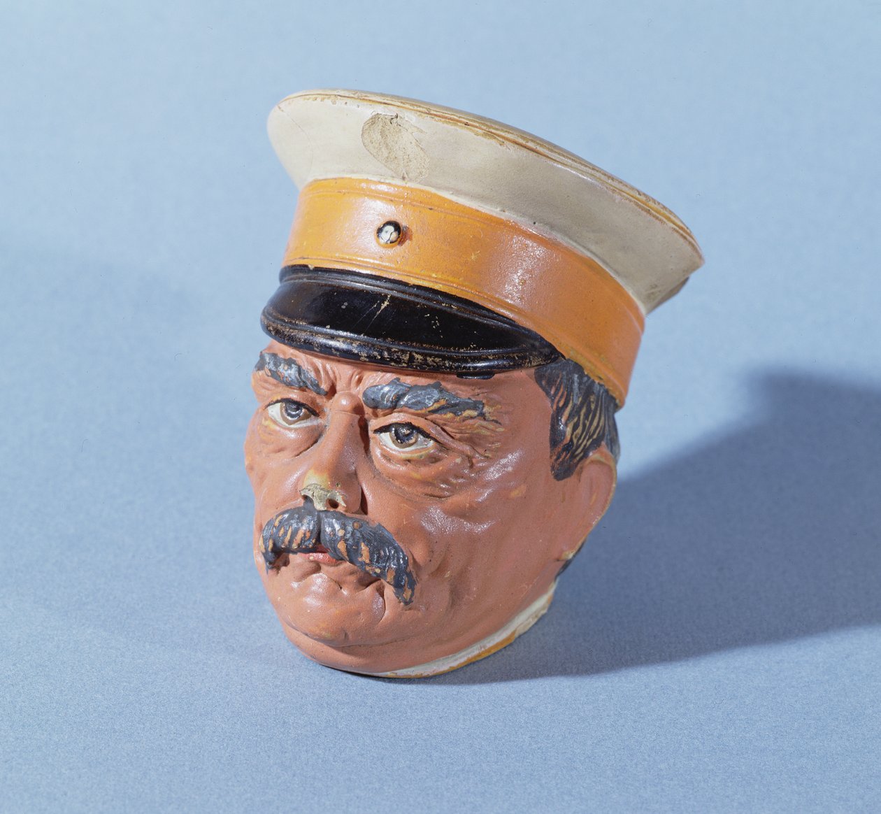 Rahalaatikko liittokansleri Otto von Bismarckin (1815-98) muodossa (terrakotta) (katso myös 211401) tekijältä German School
