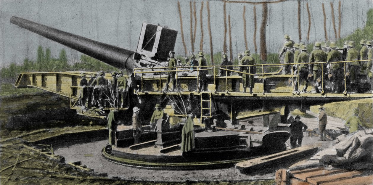 Pariisin tykki (Wilhelmgescutae), joka sekoitetaan usein Big Bertha -kanuunaan, on salaperäisin ensimmäisen maailmansodan saksalaisista aseista. kaliiperi 210 mm; lennon pituus 36 m:; kantama 126 km; kokonaispaino 750 T; ammuksen paino 105 kg nopeudella 16 tekijältä German School
