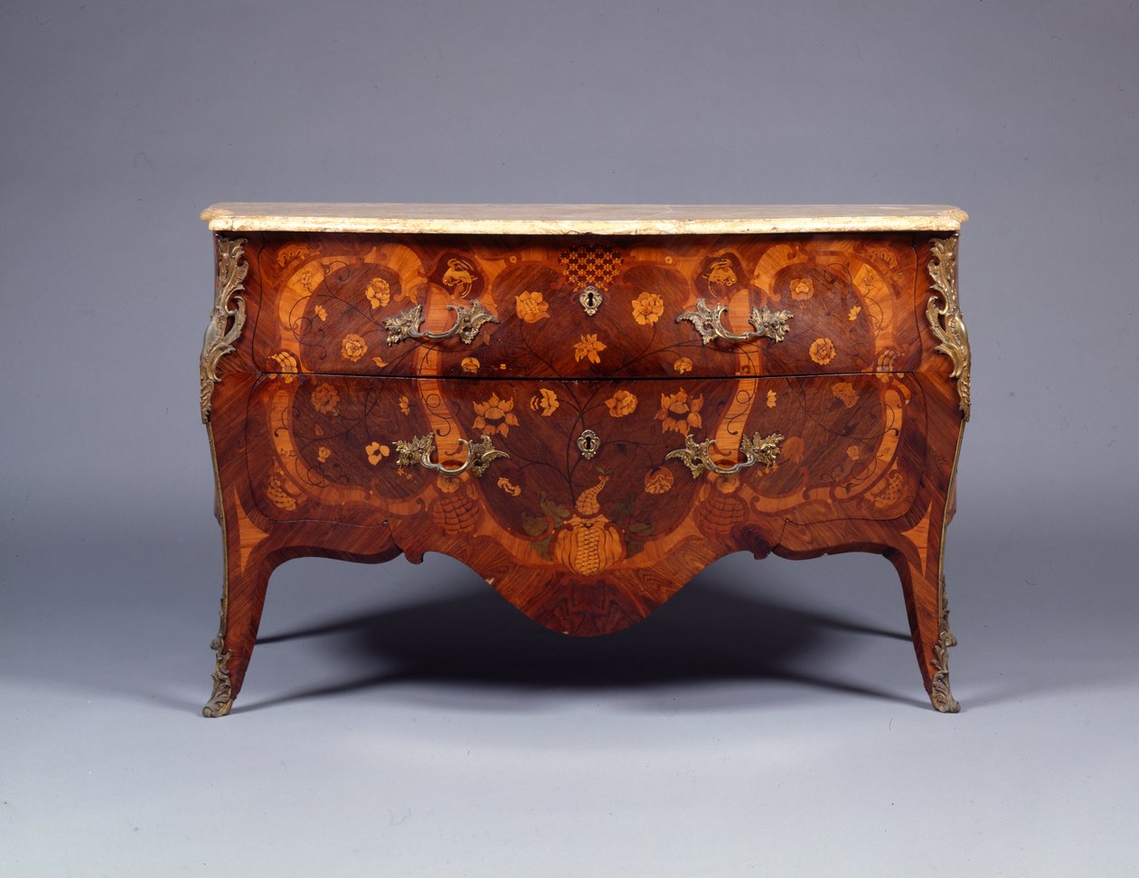 Yksi intarsia- ja parkettipukuparista, n. 1765 (lakattu messinkiin asennettu kingwood, amarantti, tulppaanipuu & bois satine) (katso myös 463023) tekijältä German School