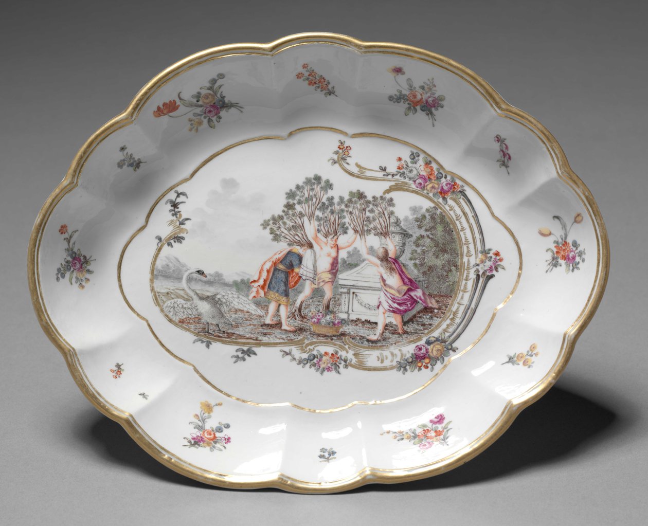 Soikea astia, valmistaja Nymphenburg Porcelain Factory, n. 1760-1765 tekijältä German School