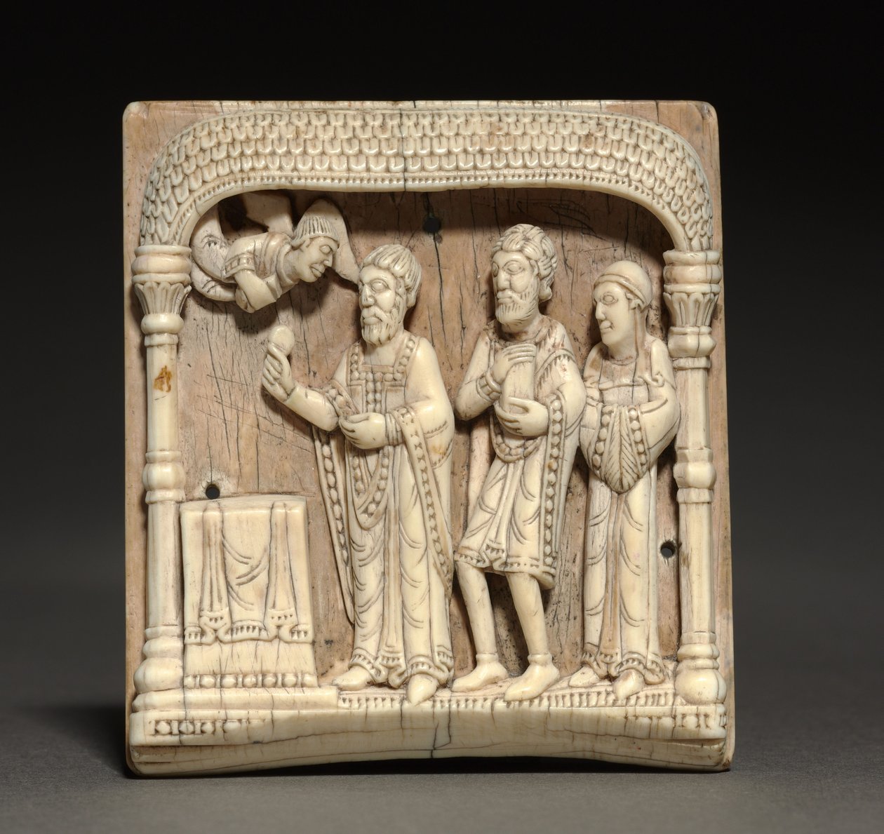 Muistolaatta kannettavalta alttarilta: Sakarias alttarilla, n. 1100-1125 (norsunluu) tekijältä German School
