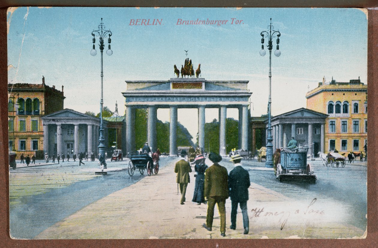 Postikortti, joka kuvaa Berliinin Brandenburgin porttia (värillinen kuva) tekijältä German School