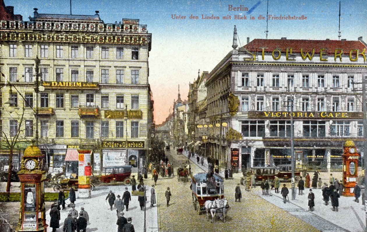 Postikortti, joka kuvaa Unter den Lindeniä ja Friedrichstrassea Berliinissä, n. 1910 (värivalokuva) tekijältä German School