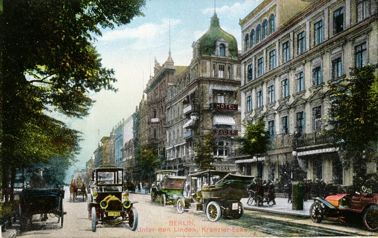 Postikortti Unter den Lindenistä ja Kranzler-Eckistä Berliinissä, n. 1910 (värillinen kuva) tekijältä German School