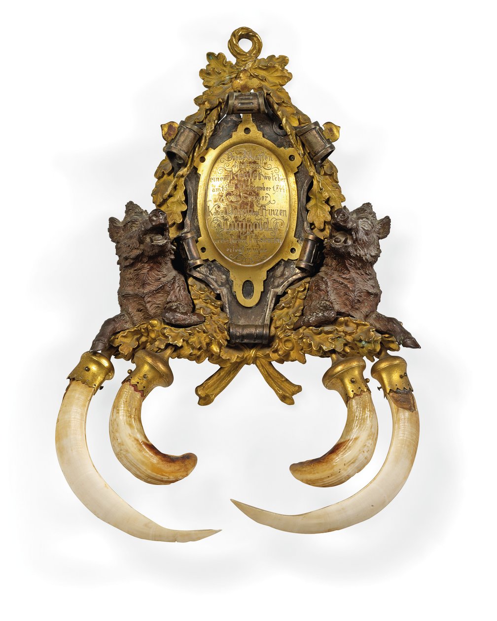 Trophy, München, n. 1845 (ormolu-, pronssi- ja hopeasuoritetut villisianhampaat) tekijältä German School