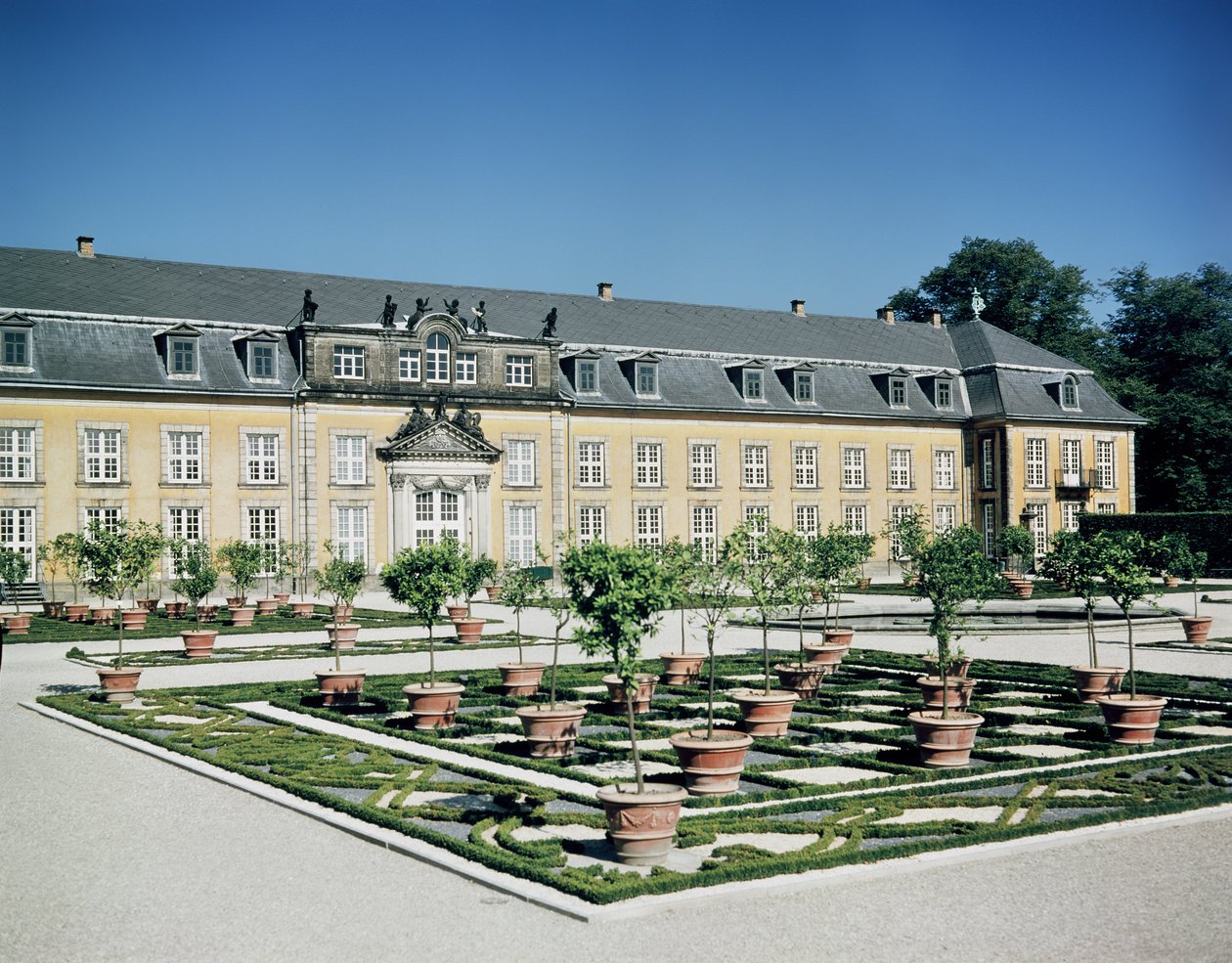Näkymä Herrenhausenin appelsiinitarhasta, rakennettu 1720-23 tekijältä German School