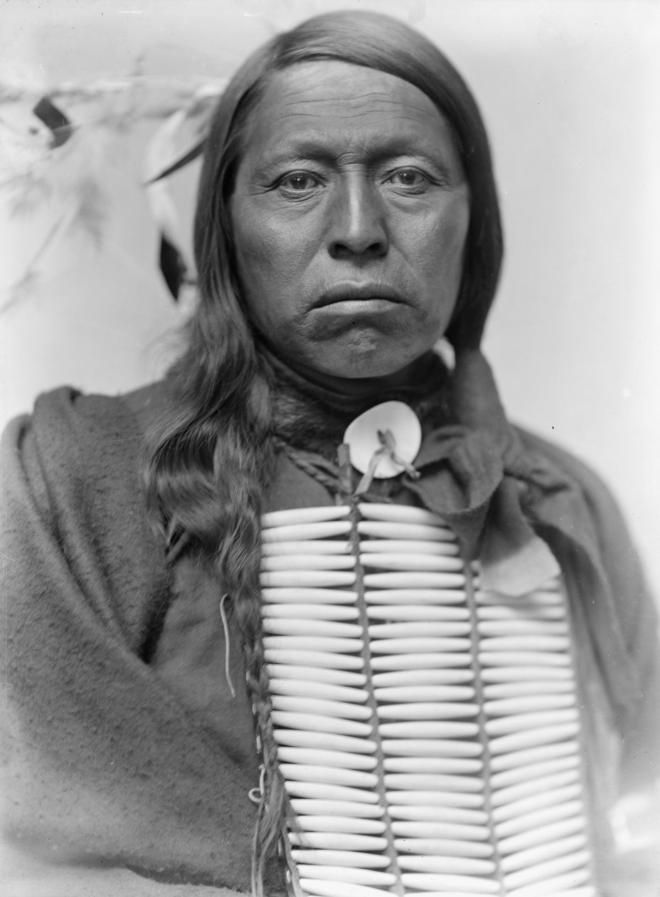 Sioux-päällikkö Flying Hawk, n. 1900 tekijältä Gertrude Käsebier