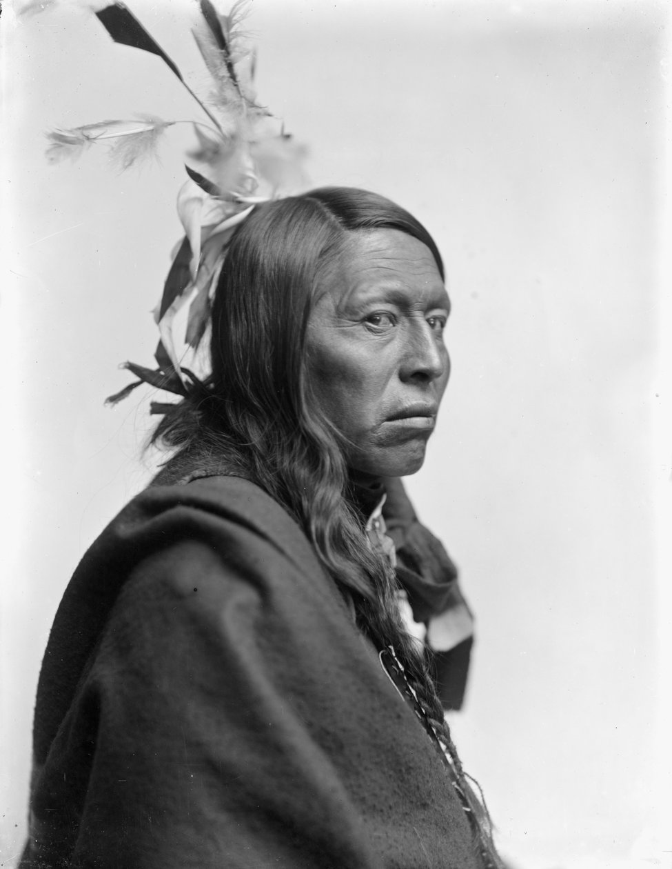 Sioux-päällikkö Lentävä Haukka, noin 1900 tekijältä Gertrude Käsebier