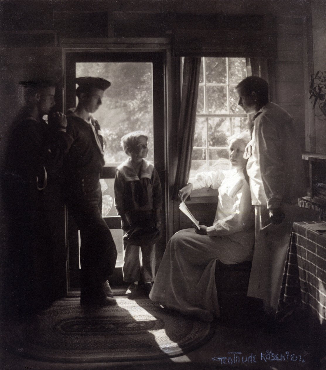 Auringonpaistetta taloon tekijältä Gertrude Käsebier