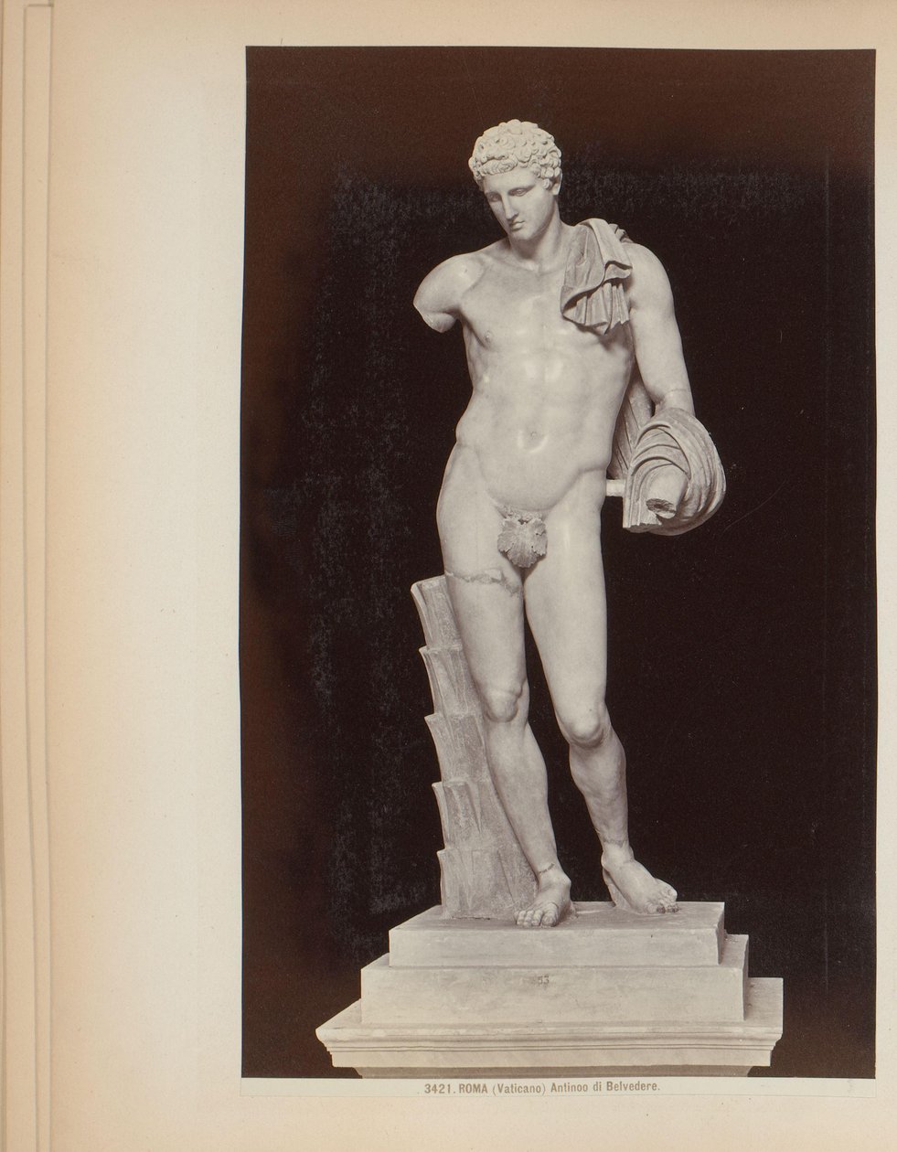 Veistos Hermes of Belvederestä Vatikaanin museoissa Roomassa, Italiassa Roma (Vaticano) Antinoo di Belvedere (otsikko esineessä) tekijältä Giacomo Brogi (attributed to)
