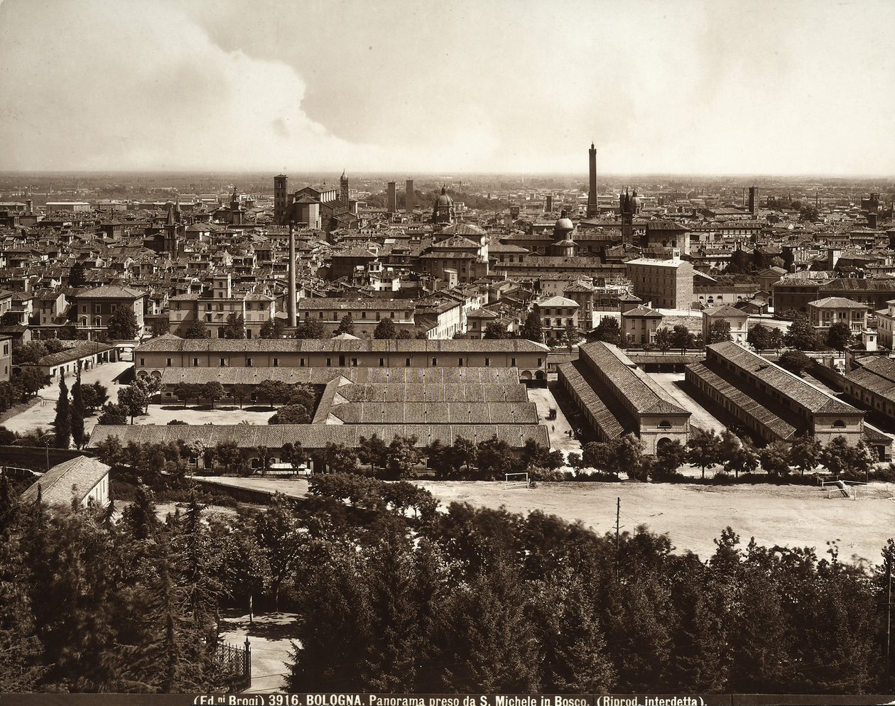 Panoraama Bolognan kaupunkiin: näkymä San Michele in Boscosta. tekijältä Giacomo Brogi