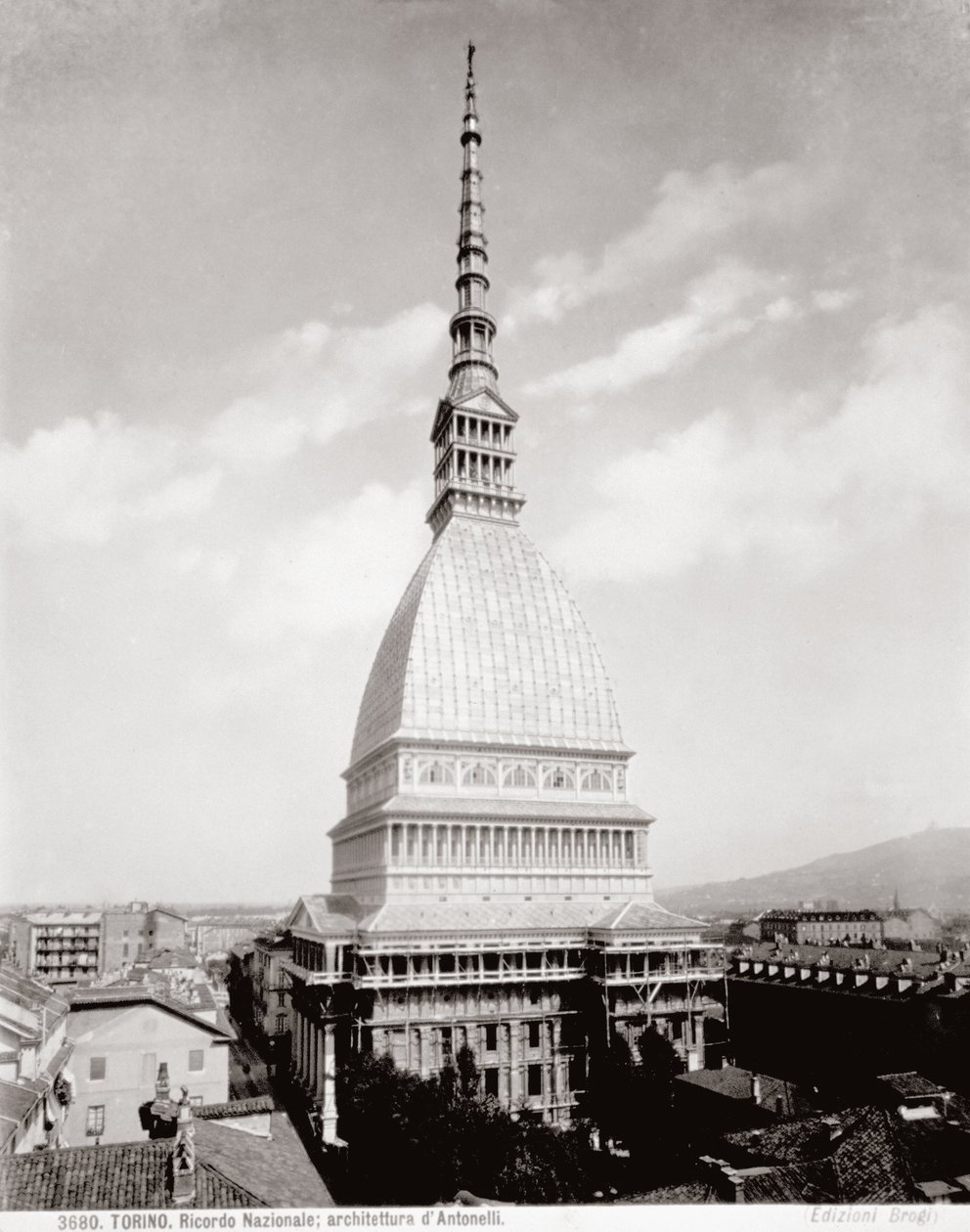 Näkymä Antonellian myyrästä Torinossa, n. 1890 tekijältä Giacomo Brogi