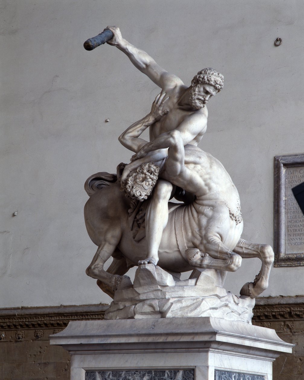 Hercules tappaa kentaurin (marmori) (katso myös 353893-4) tekijältä Giambologna