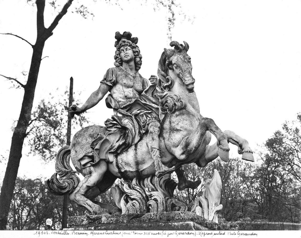 Ludvig XIV:n (1638-1715) ratsastajapatsas (marmori) tekijältä Gian Lorenzo Bernini