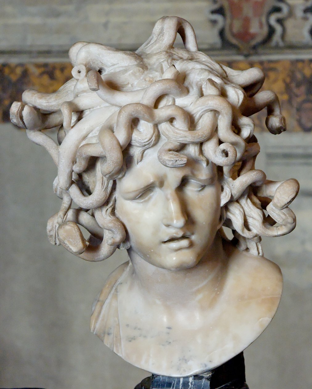 Medusan johtaja. Marmori, 1630 tekijältä Gian Lorenzo Bernini
