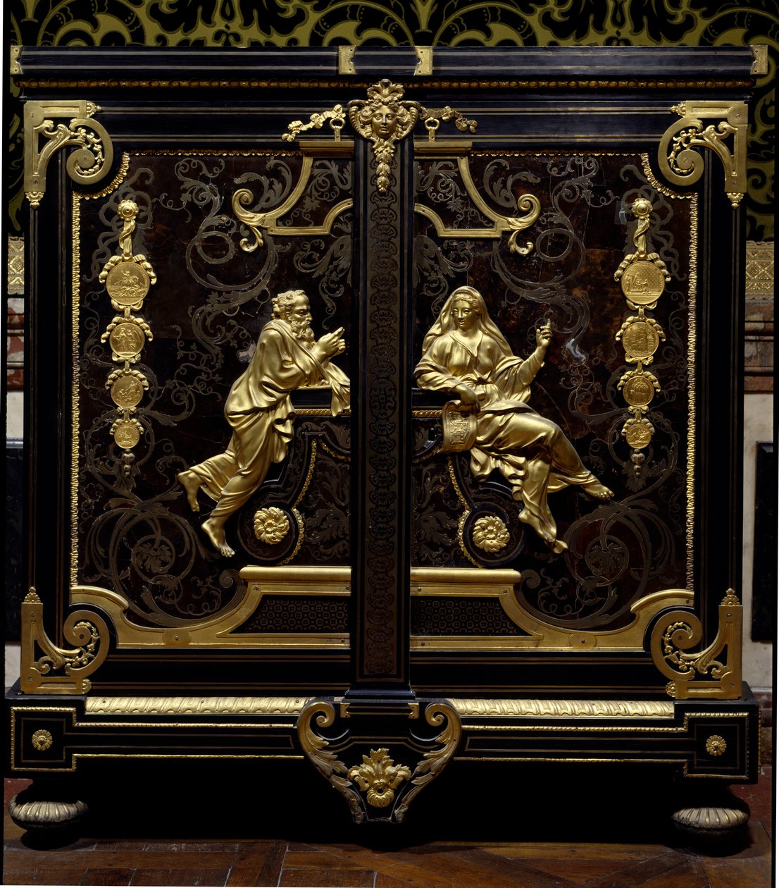 Huonekalut Regence-tyyli: Gilles Marie Oppenordin (1672-1742) toteuttama kaappi kolikoilla 1700-luvun Versailles, musee du chateau tekijältä Gilles Marie Oppenord