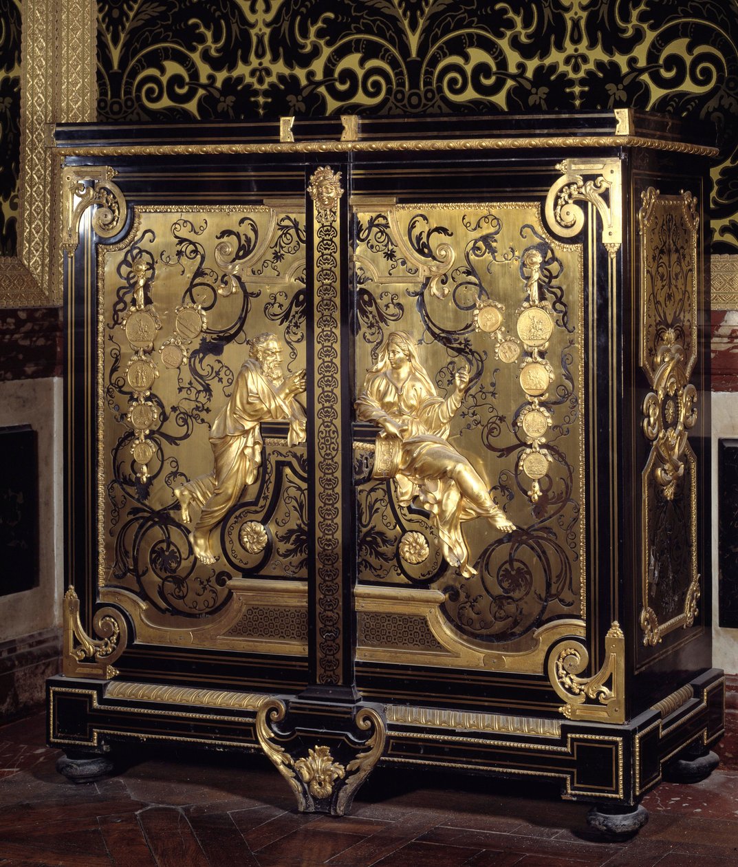 Huonekalut Regence-tyyli: Gilles Marie Oppenordin (1672-1742) toteuttama kaappi kolikoilla 1700-luvun Versailles, musee du chateau tekijältä Gilles Marie Oppenord