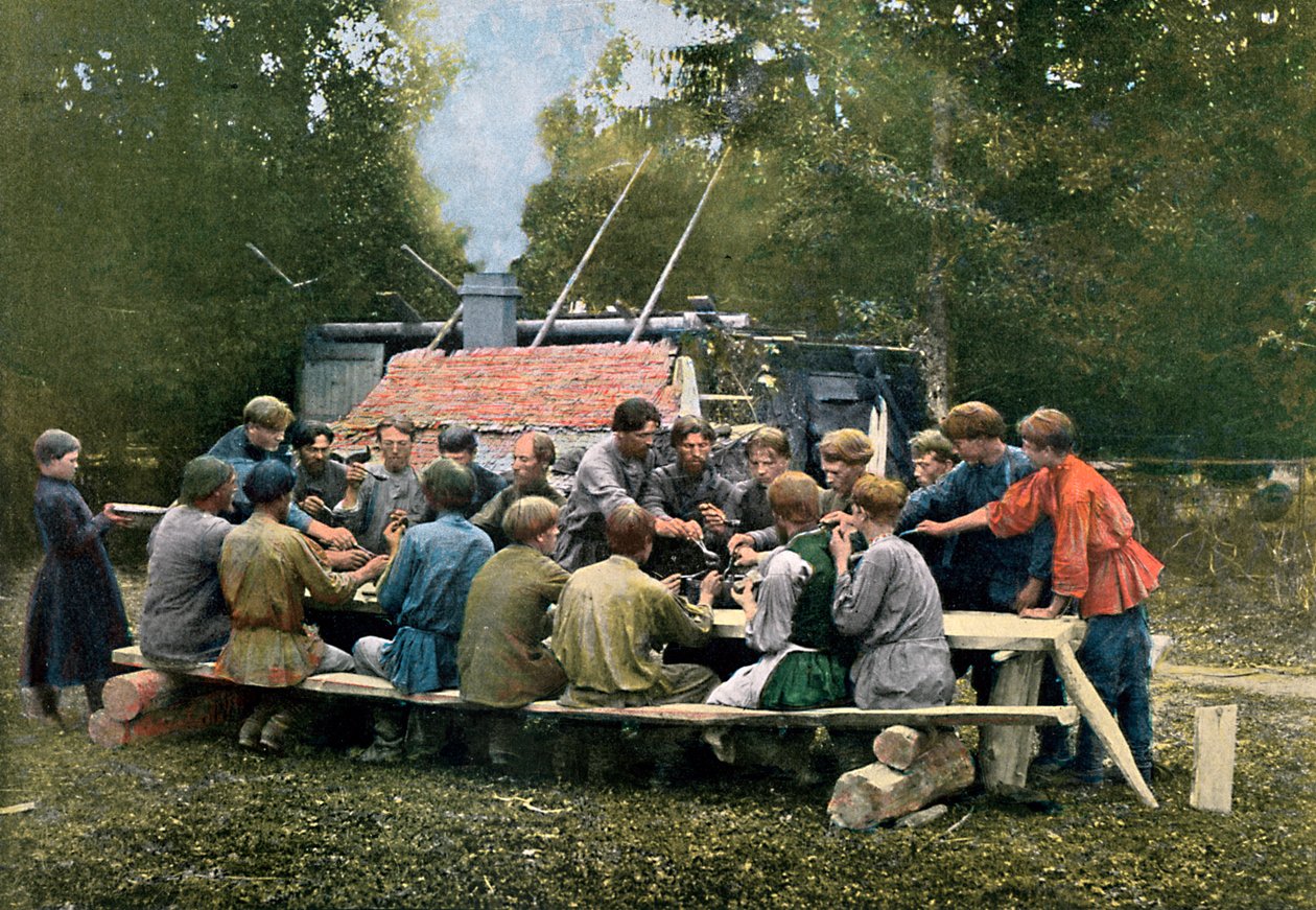 Työmiesten ruokala kylässä Venäjällä, c1890 tekijältä Gillot