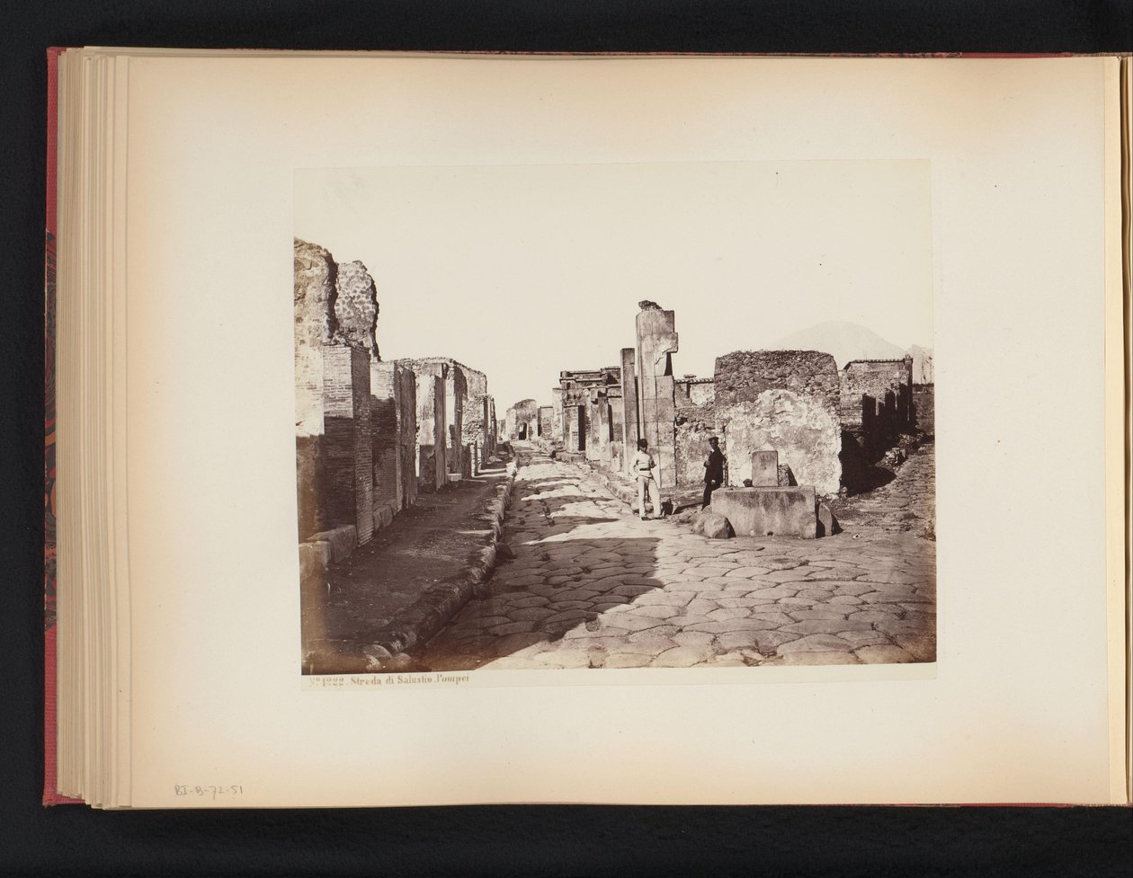 Näkymä Strada di Sallustiolle Pompejissa, Italiassa Strada di Salustio. Pompei (otsikko esineessä) tekijältä Giorgio Sommer (attributed to)
